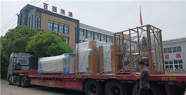 百强发货电加热烫平机等洗涤设备至武汉